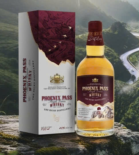 Phoenix Pass Whisky The Ricky Distillery trong hộp quà sang trọng